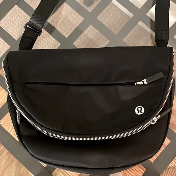 lululemon athletica Handbags - Lululemon All Night festival bag 5L
